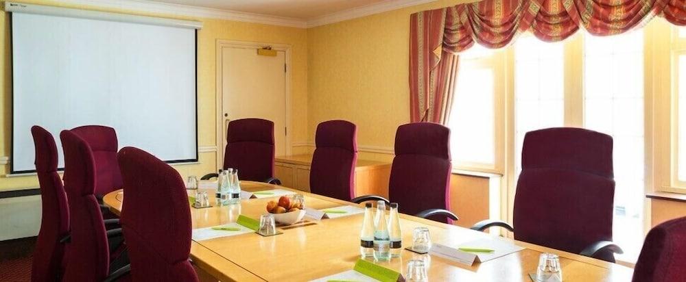 Basingstoke Country & Hotel